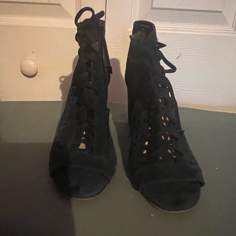 Gianni Bini Blue ankle Suede Sandle 7.5